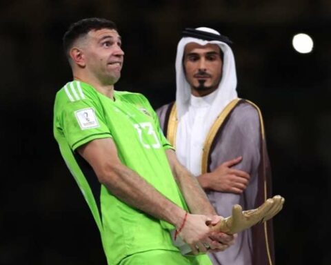 Criticism against 'Dibu' Martínez continues: "He looked like a vulgar clown"