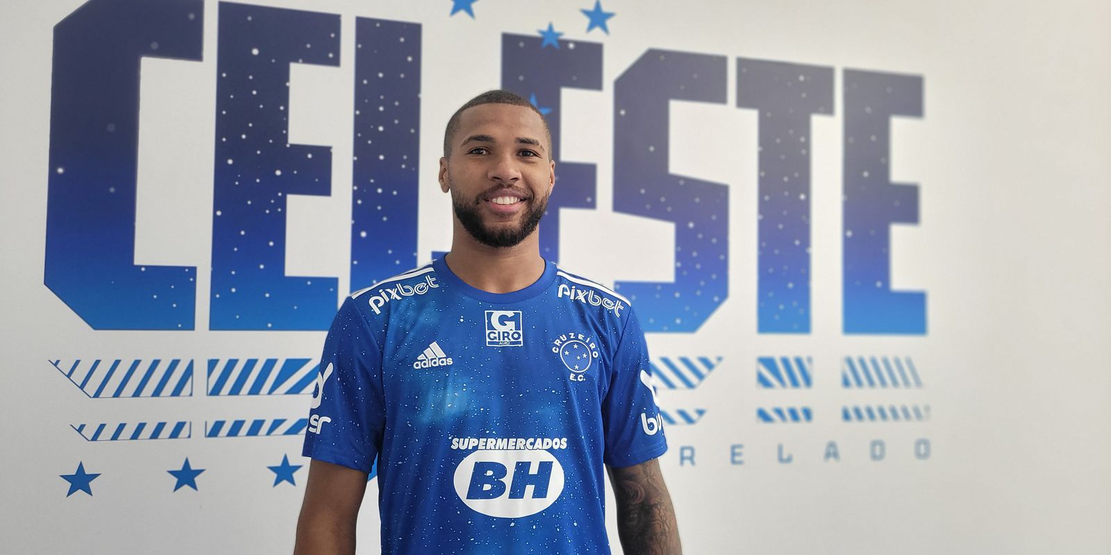 Cruzeiro presents striker Wesley