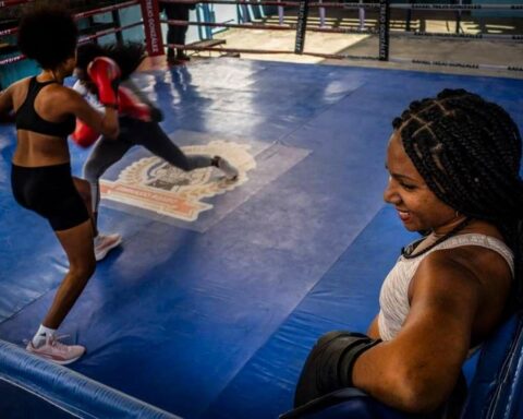 El Instituto Nacional de Deportes, Educación Física y Recreación (Inder) oficializó a principios de mes la práctica del boxeo entre mujeres. Foto: Ramón Espinosa/Ap/Archivo.