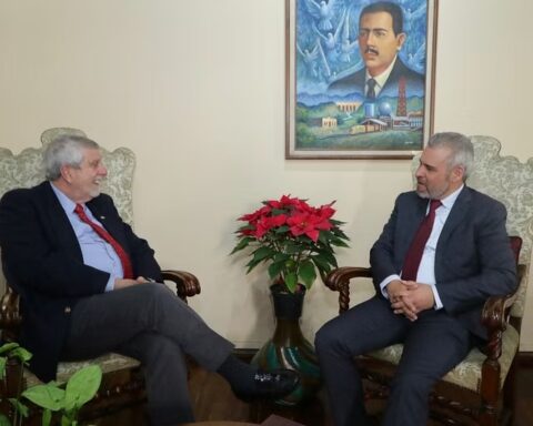 Cuba se embolsará más dinero por médicos mexicanos