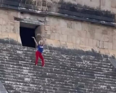 Dancing in a sacred pyramid in Mexico or naked in front of the sphinx: the 6 most embarrassing tourists of 2022