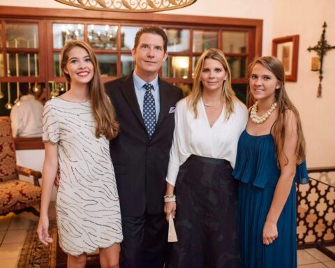 Daughters of Juan Lorenzo Holmann demand a call from Ortega with their father