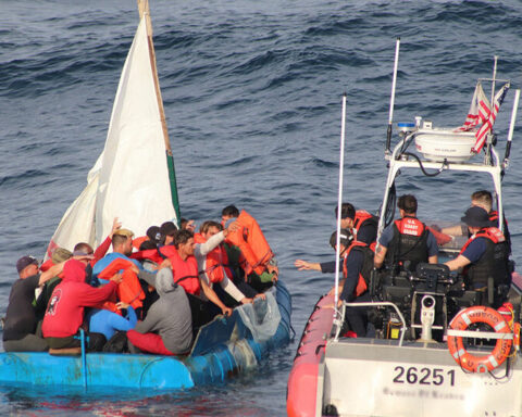 Days before Christmas, 175 Cubans who landed in Florida are taken into custody