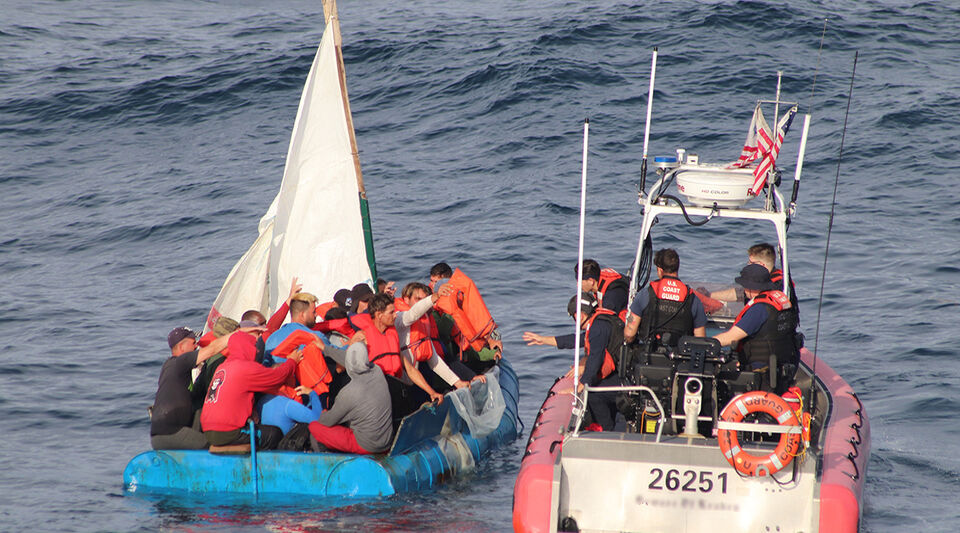 Days before Christmas, 175 Cubans who landed in Florida are taken into custody