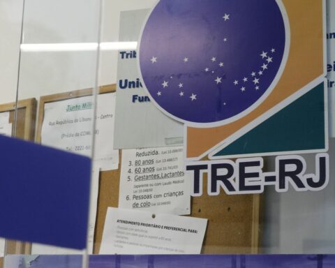 Deadline for diplomation of elected officials this year ends today