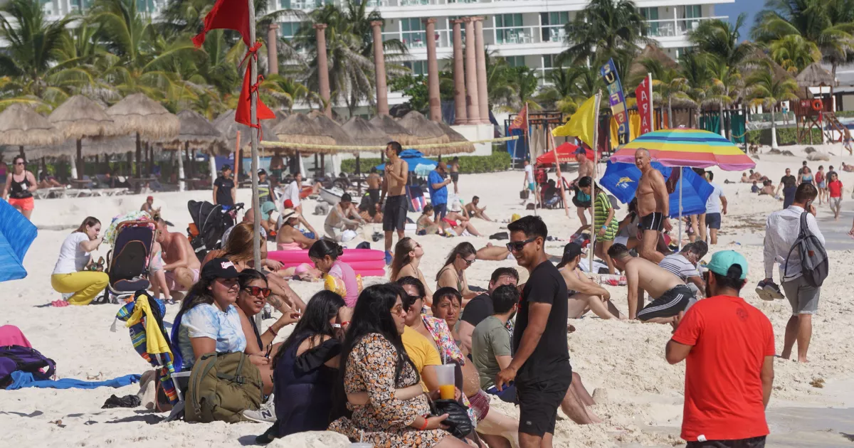 Decent vacations are already a reality: AMLO signs decree