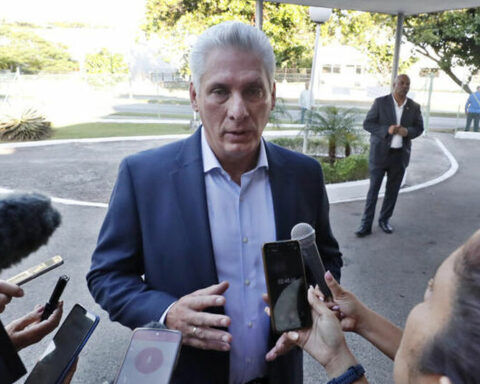 Díaz-Canel breaks Cuba's long silence on Peru with a denunciation of "the dominant oligarchies"