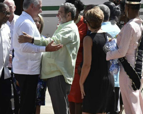 Díaz-Canel meets with the Cuban medical brigade in Saint Vincent and the Grenadines