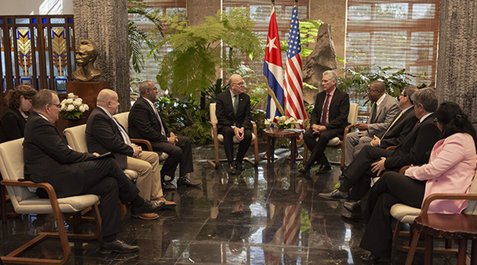 Díaz-Canel talks about improving relations with the US by receiving three congressmen related to the Cuban regime