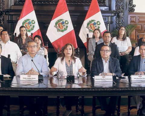 Dina Boluarte demands to define early elections to Congress