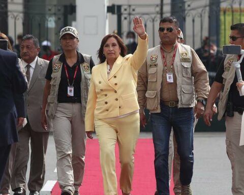 Dina Boluarte must look to the center to form a government of "national unity"