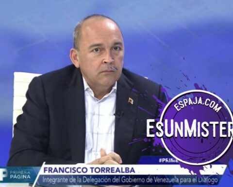 Do the ministers earn "a little more than 700 bolivars", as Francisco Torrealba said?