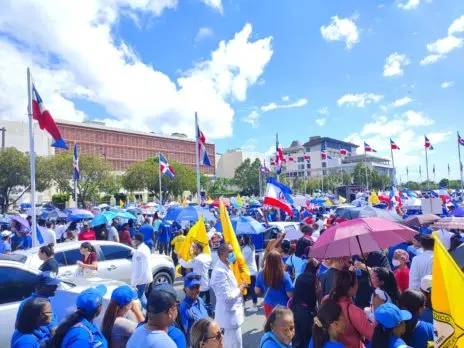 Médicos marcharon al Congreso; exigen soluciones a crisis Seguridad Social