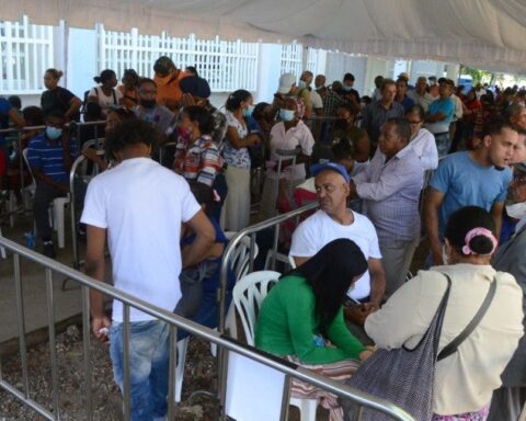 Hundreds of patients today seek assistance from specialists on the ship USNS Comfort.