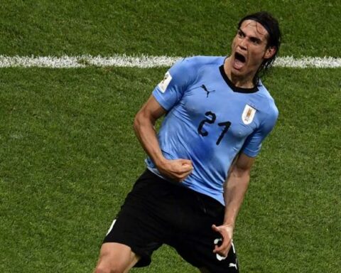 Edinson Cavani closes his last World Cup with a scandal: what he did against the VAR