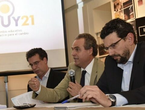 Eduy21 gives "for closed its cycle" criticizing educational reform