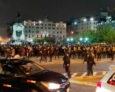 Eight injured leave protests in Peru after the removal of former president Pedro Castillo