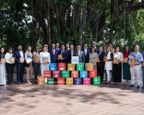 Entities recognize more than 50 business initiatives for their contribution to the SDGs
