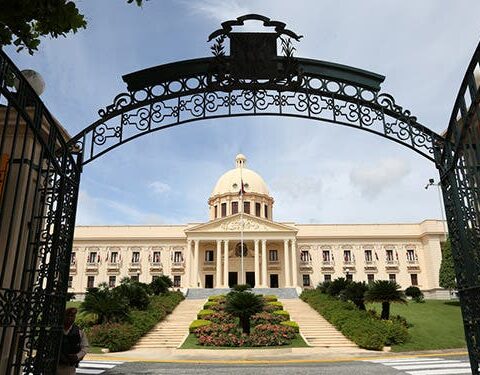 Poder Ejecutivo emite decreto pensiona a 96 servidores del sector salud