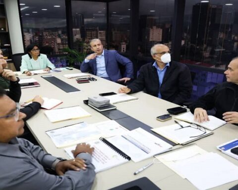 Executive Vice President meets the Council of Sector Vice Presidents to evaluate public policies