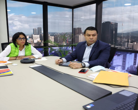 Vicepresidenta Ejecutiva lidera videoconferencia de trabajo para afinar detalles de reanudación del puente Binacional Las Tienditas