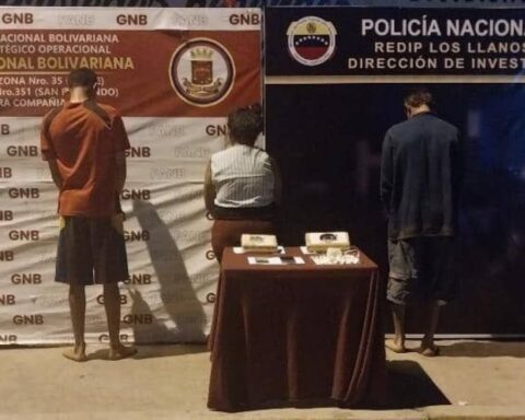 FANB arrested two citizens with two panelas of cocaine in Apure