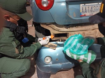 FANB detains two citizens with two panels of cocaine in Bolívar