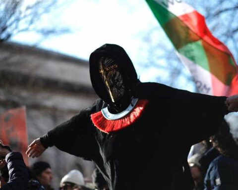 Famous Iranian actress, arrested for links to protest movements