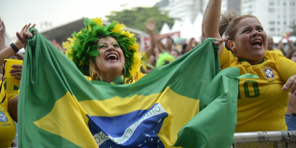 Fans vibrate and Copacabana becomes a party with Brazil's victory