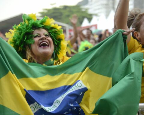 Fans vibrate and Copacabana becomes a party with Brazil's victory