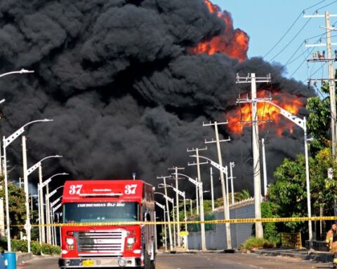 Firefighter died in fire at fuel plant in Barranquilla