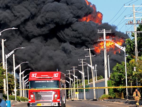 Firefighter died in fire at fuel plant in Barranquilla