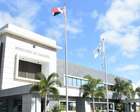 Fitch ratifies BB- rating and maintains stable RD outlook