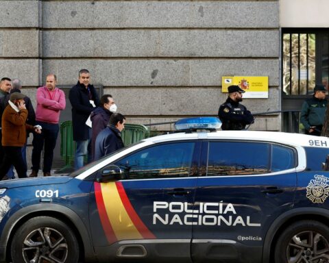 Five letter bombs are detected in Spain and the country reinforces security