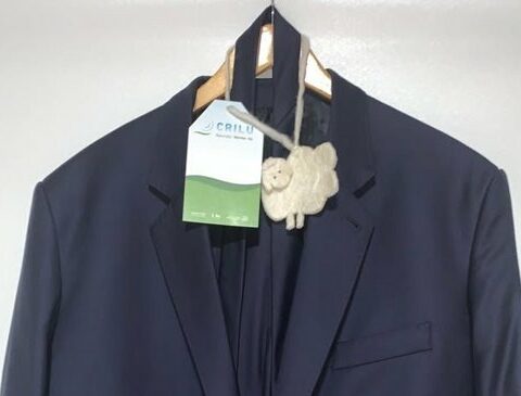 For 20 years of contributions to the sheep, they gave him the suit of the national team players