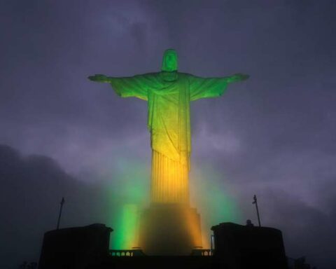 From Christ the Redeemer to the Maracana, Rio de Janeiro mourns the death of Pelé