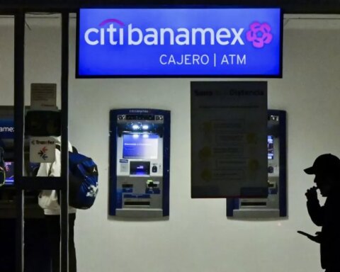 Germán Larrea is in advanced negotiations to buy Banamex