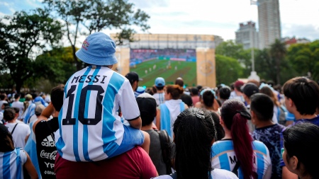 Giant screens to see Argentina-Australia in several cities of the country