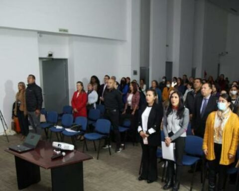 Government, behind the formalization of almost 1 million contractors