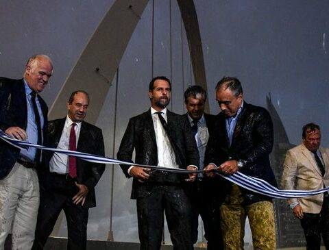 Government fails to recover "center of the ring" despite the request of Lacalle Pou