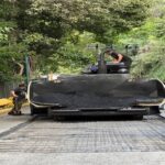 Gobierno de Caracas realiza corrección de calle con 1.500 toneladas de asfalto en El Paraíso