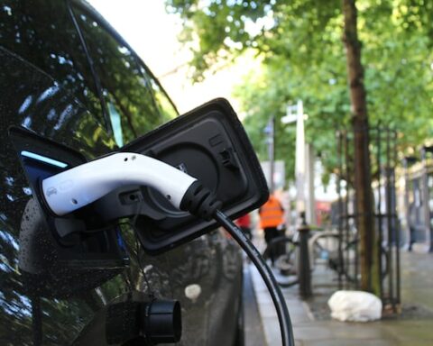 El gobierno de Lacalle Pou redujo la lista de autos eléctricos que pueden acceder a descuentos impositivos. Foto: UNsplash