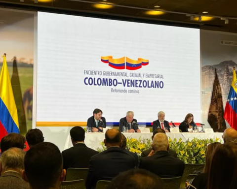 Governments of Colombia and Venezuela met with businessmen from both countries