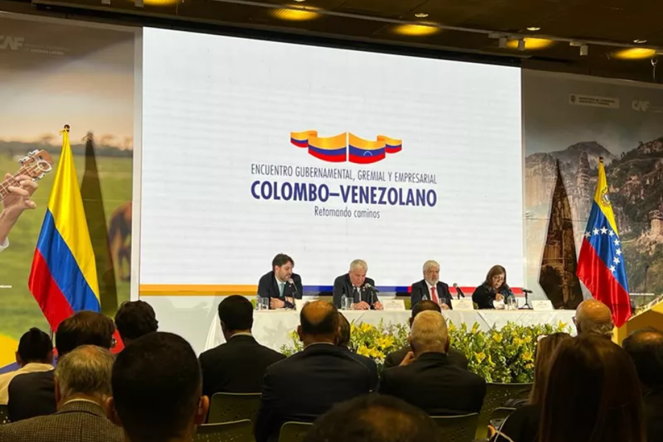 Governments of Colombia and Venezuela met with businessmen from both countries