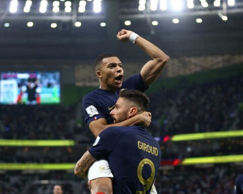 Gunners Giroud and Mbappé make France advance: 3-1 in Poland