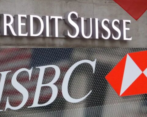 HSBC and Credit Suisse announce layoffs to cut costs