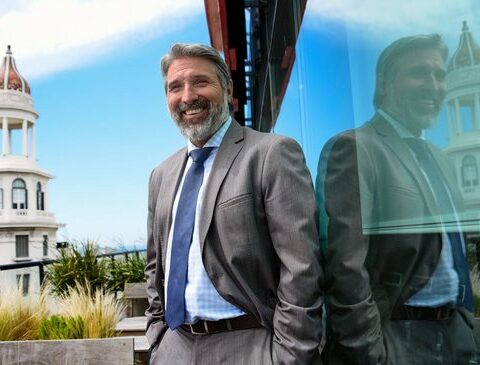 He was a stallholder, he made a career in the Santander group and now leads the largest private bank in Uruguay in its 40th anniversary