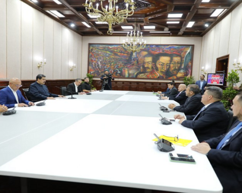 Head of State holds meeting with Alianza Democrática of the Venezuelan opposition
