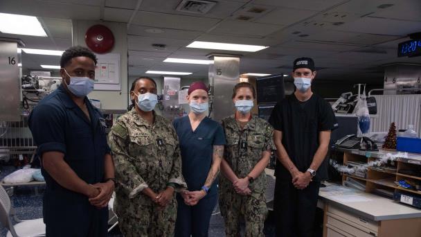 Hospital ship USNS Comfort carries out a free mission in the DR