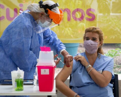 Hospitals in Buenos Aires extend vaccination schedules